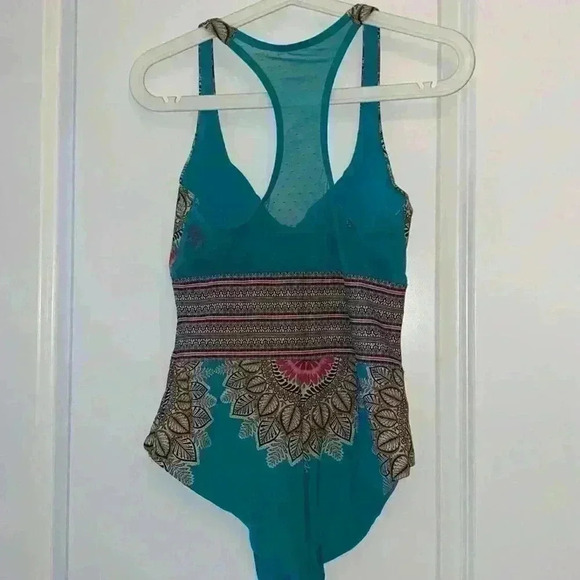 Swimsuit - Picture 3 of 5